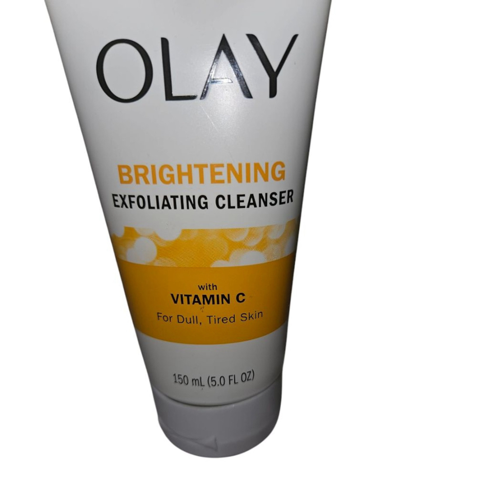 Olay Brightening Exfoliating Cleanser with Vitamin C New